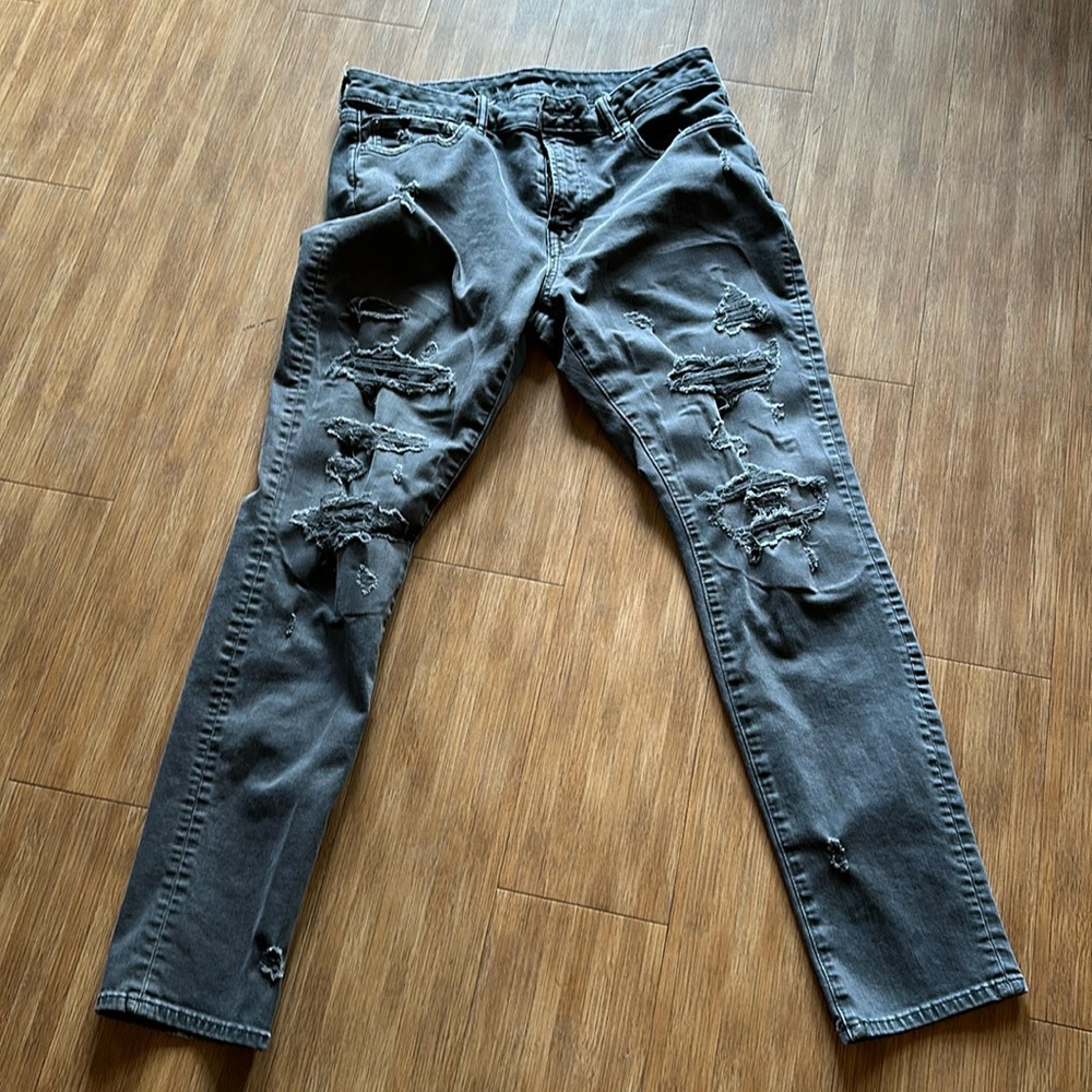 Excellent condition men’s American Eagle destroyed Air Flex jeans in 34x32